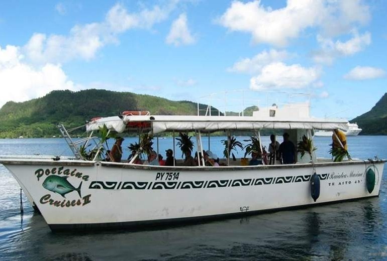 Lagoon cruise and snorkel tour of Huahine.