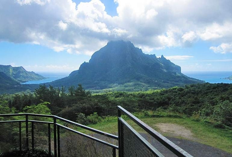 A scenic drive through Moorea.