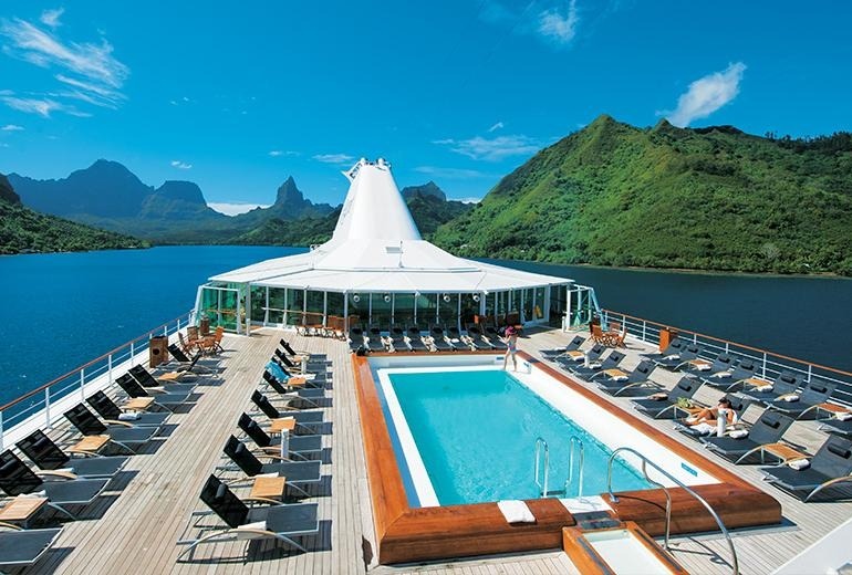 Aerial image of the pool deck on the m/s Paul Gauguin.