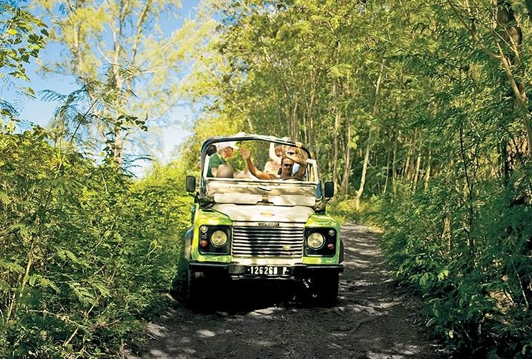 Jeep 4x4 tour of Huahine Island.