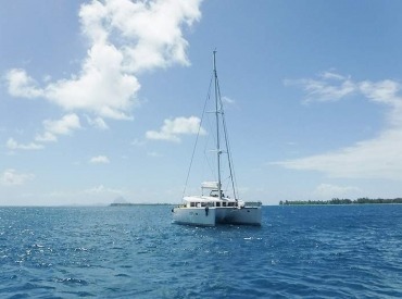 Catamaran tour of Taha'a.