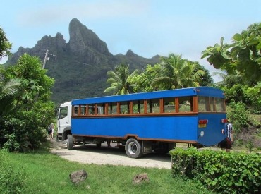 Scenic tour of Bora Bora.