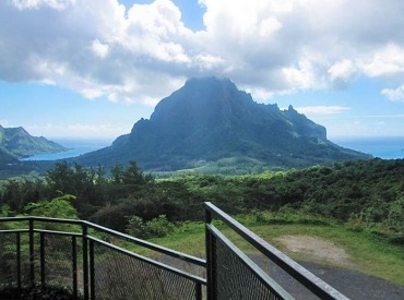 A scenic drive through Moorea.