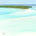 A group of Paul Gauguin Cruises guests enjoying leisure time on Aitutaki lagoon.